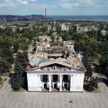 Rozbombardované divadlo v Mariupolu