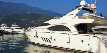 Tragédie na moři. Zemřel rouškový miliardář, jeho jachta se vyhýbala Berlusconiho lodi