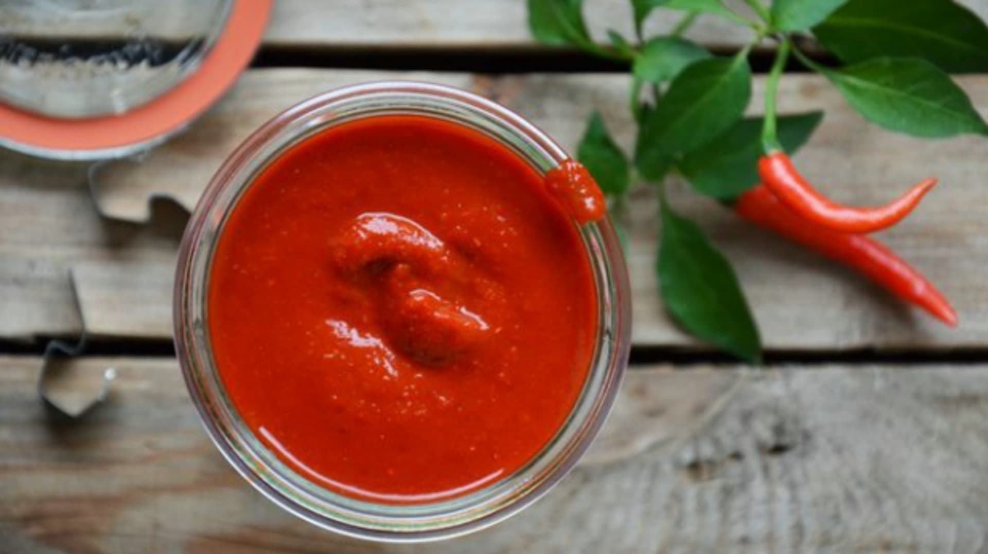 Vyzkoušejte nejlepší recepty na domácí kečup, hořčici a další dochucovací omáčky