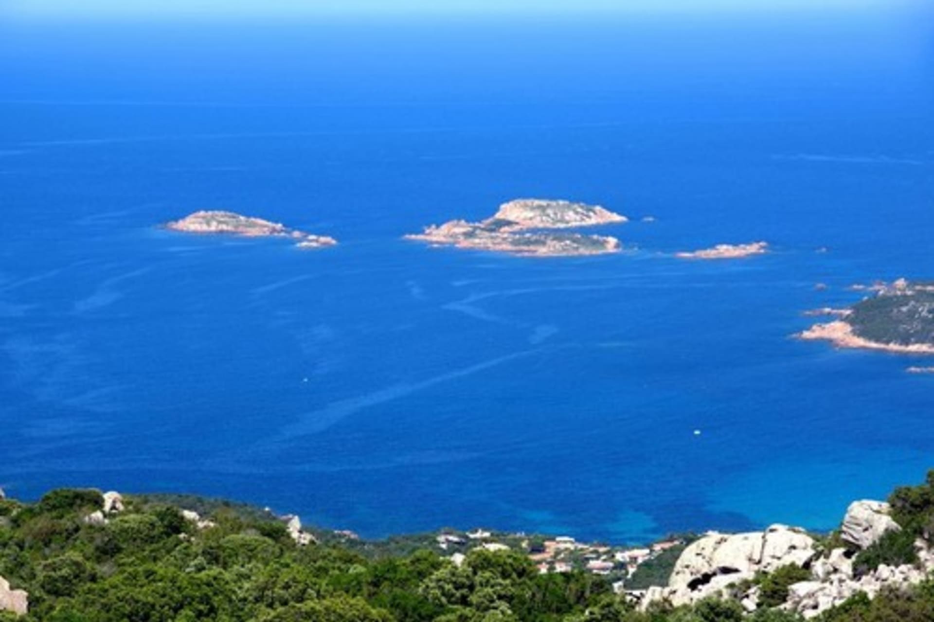 Ostrůvky Nibani u pobřeží Sardinie