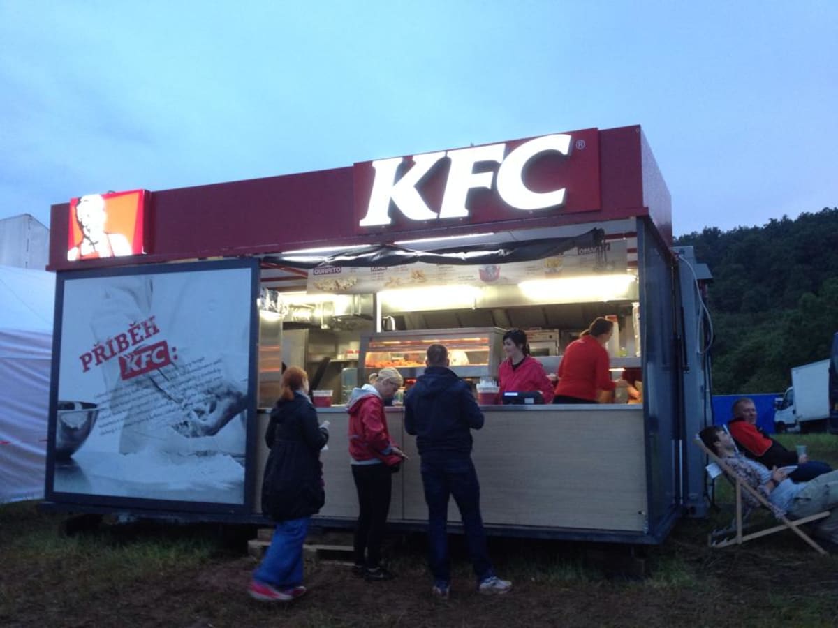 Kdo nechce experimentovat, může se najíst v KFC