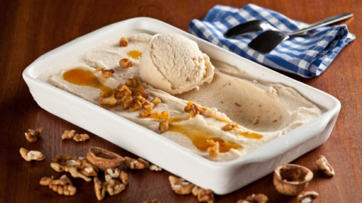 Domácí karamelovo-ořechová zmrzlina