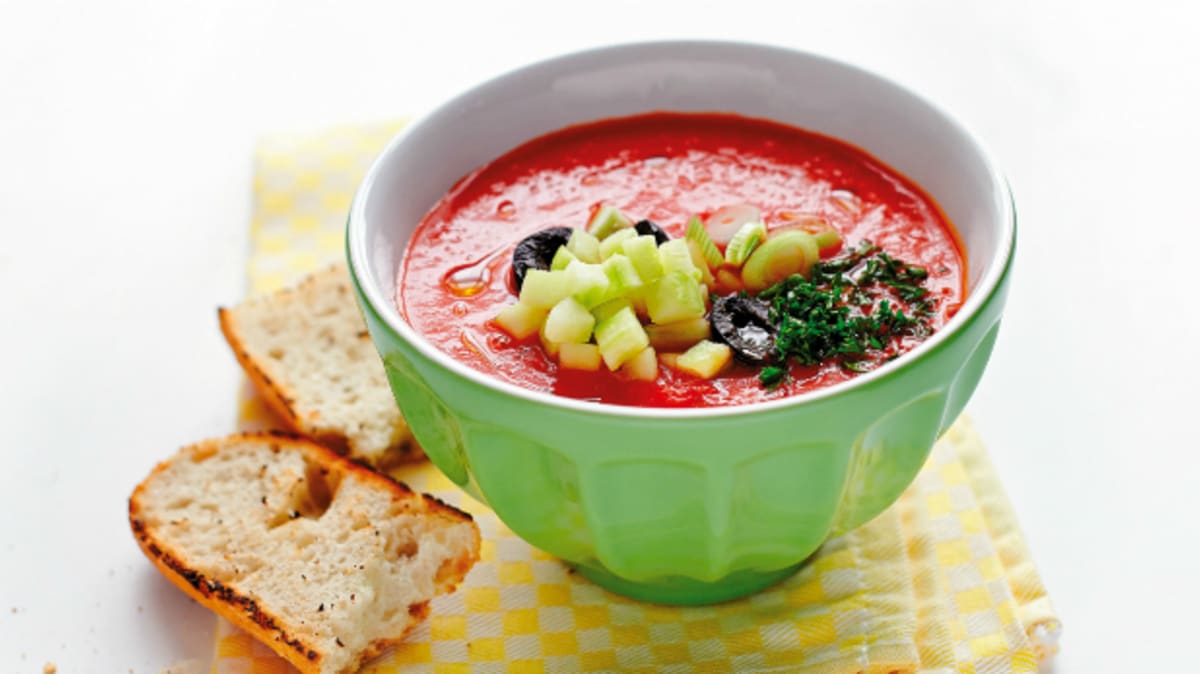 Studená španělská polévka s rajčaty – gazpacho