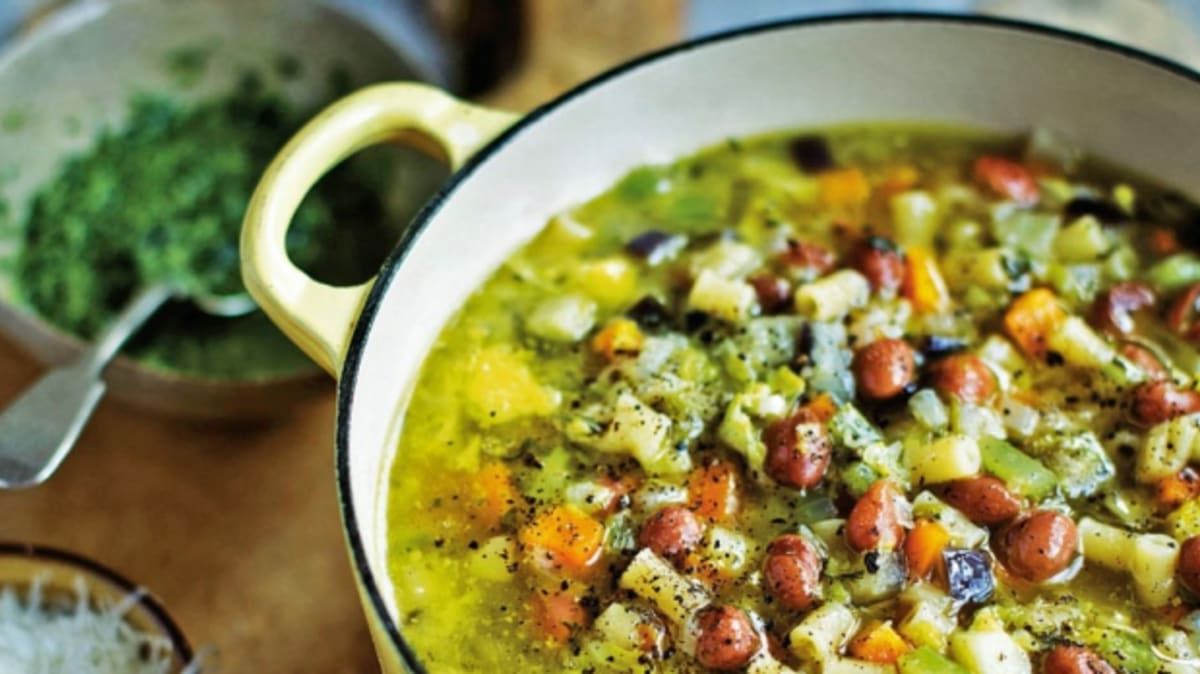 Zeleninová polévka s těstovinami