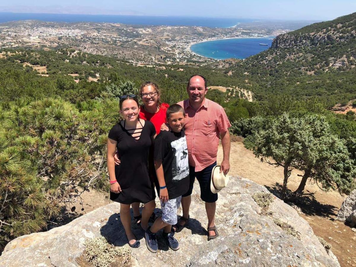 Šéf poslanců lidovců Marek Výborný v Řecku se svými dětmi