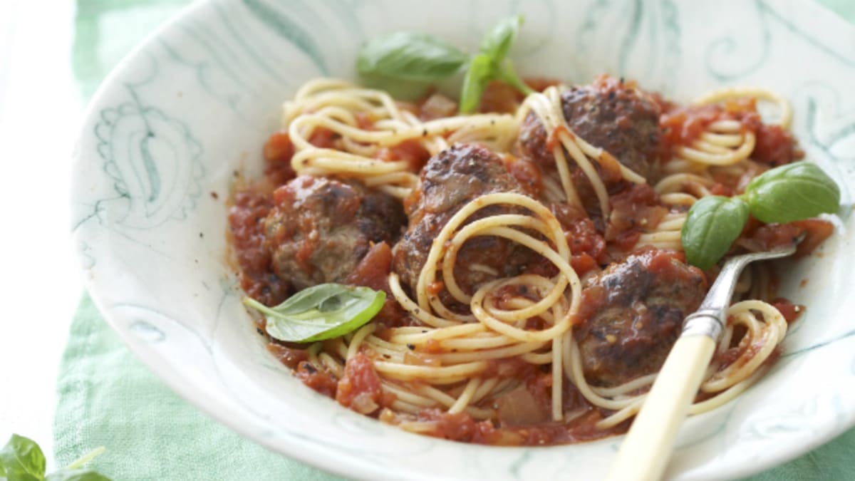 Špagety s pečenými masovými koulemi