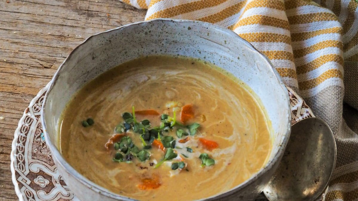 Pečená květáková polévka s mrkví 