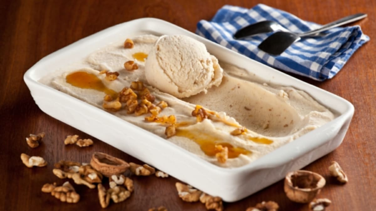 Domácí karamelovo-ořechová zmrzlina