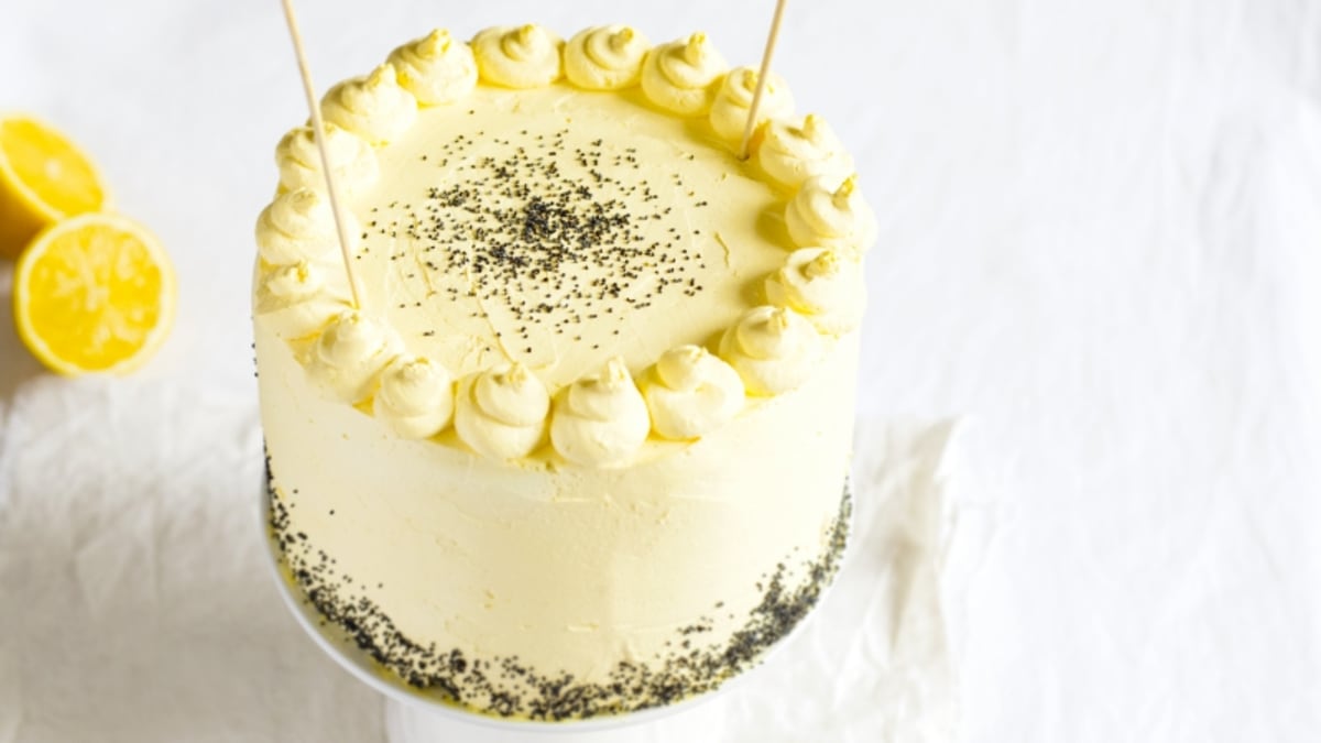 Makový dort s citronovým krémem