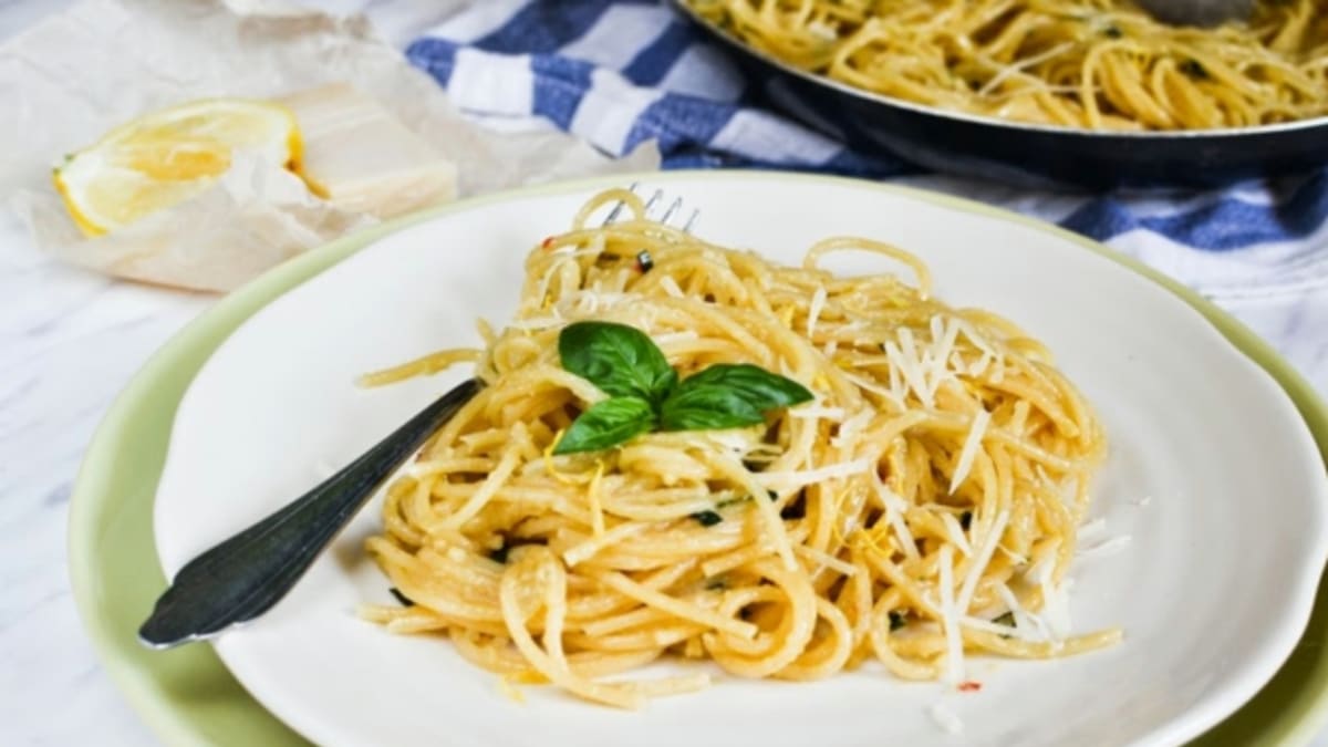 Špagety s pečeným česnekem a citronem