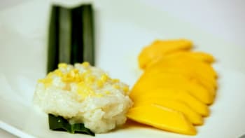 Sticky Rice with Mangoes Kao niaw ma muang - Lepivá rýže s kokosovým mlékem a mangem