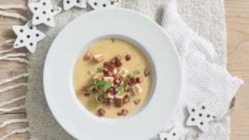 Hrachová polévka – delikátní jemný krém s křupavou slaninou