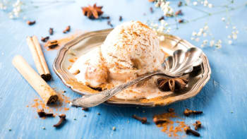 Vyzkoušejte sváteční skořicovou zmrzlinu podle mistra zmrzlináře