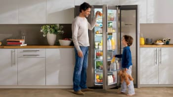 Inovace ve způsobu skladování potravin: Konec plýtvání elektřinou kvůli dlouho otevřeným lednicím