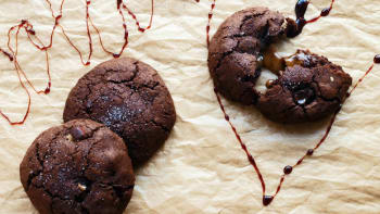 Solené čokoládové cookies s karamelem