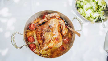 Výtečné pečené kuře s máslem a zeleninou