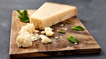 Parmigiano Reggiano – známá sýrová delikatesa