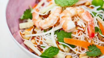 Vietnamský nudlový salát aneb rozbalené summer rolls