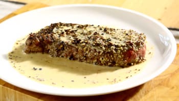 Steak v pepřové krustě s hořčičnou omáčkou