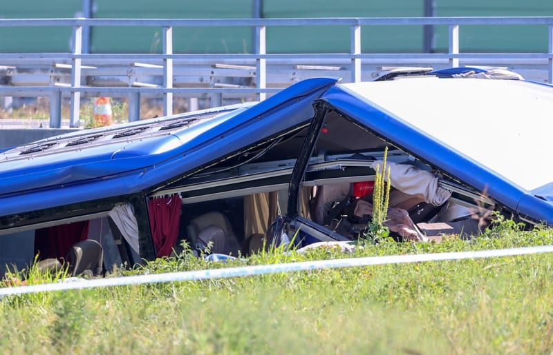 V Chorvatsku při nehodě autobusu s polskými poutníky zemřelo 13 lidí.