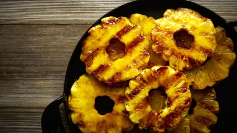 Nápady, jak použít při vaření ananas naslano i nasladko
