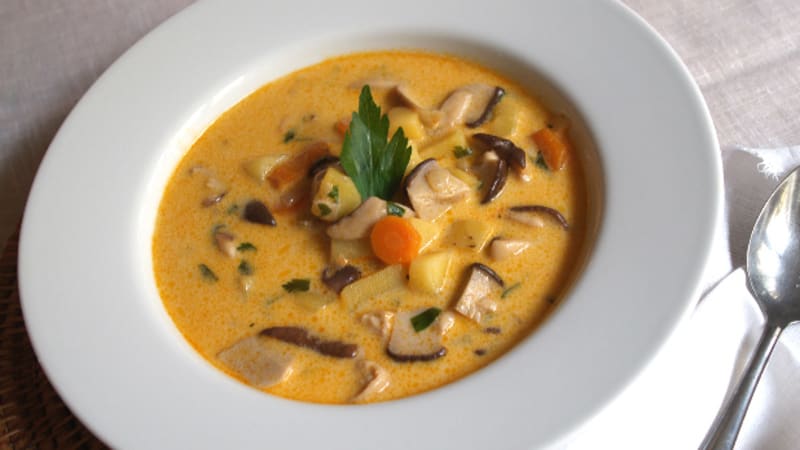 Gobova juha – slovinská houbová polévka z hříbků