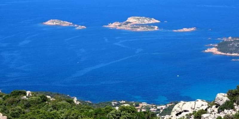 Ostrůvky Nibani u pobřeží Sardinie