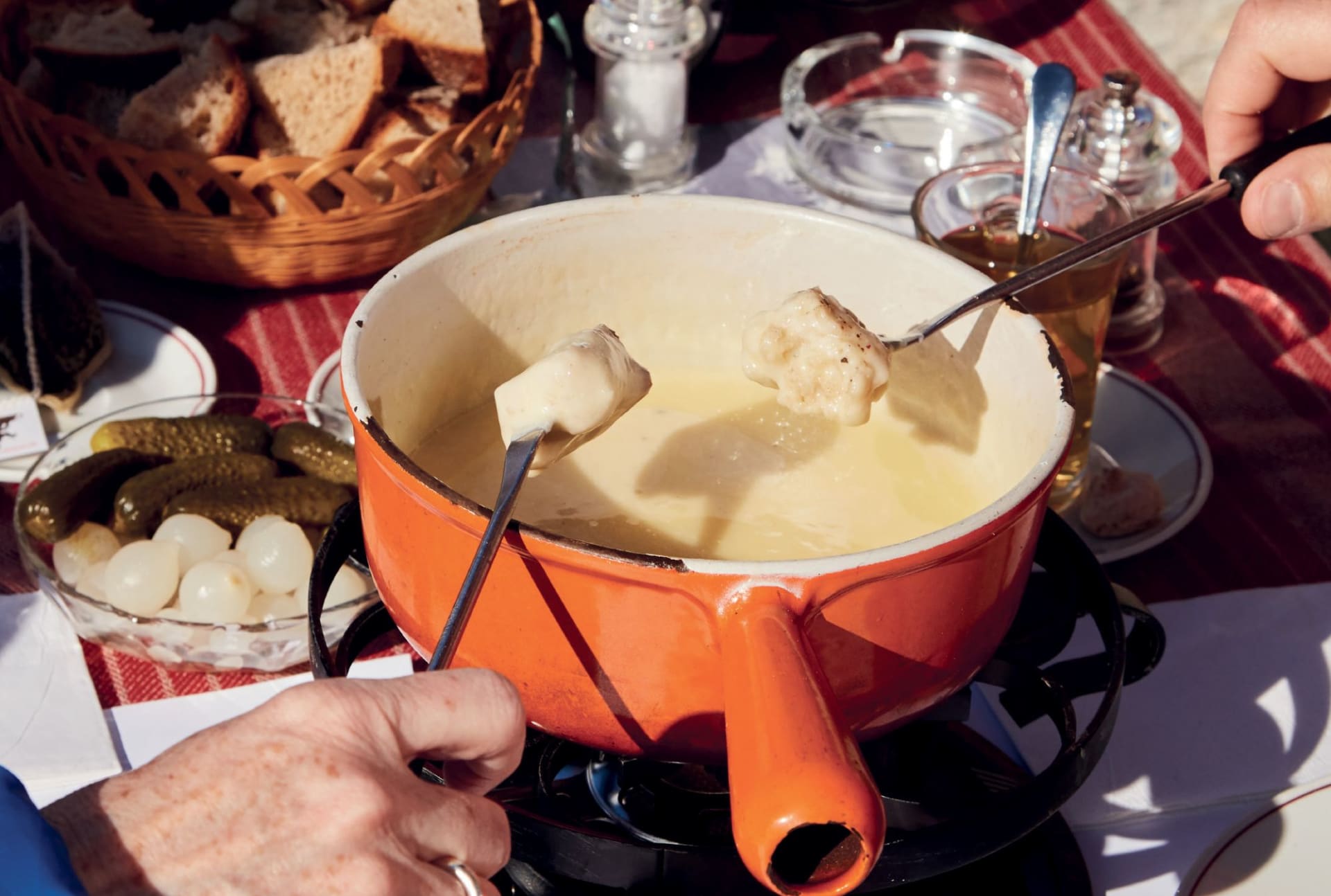 Recept na pravé sýrové fondue ze Švýcarských Alp
