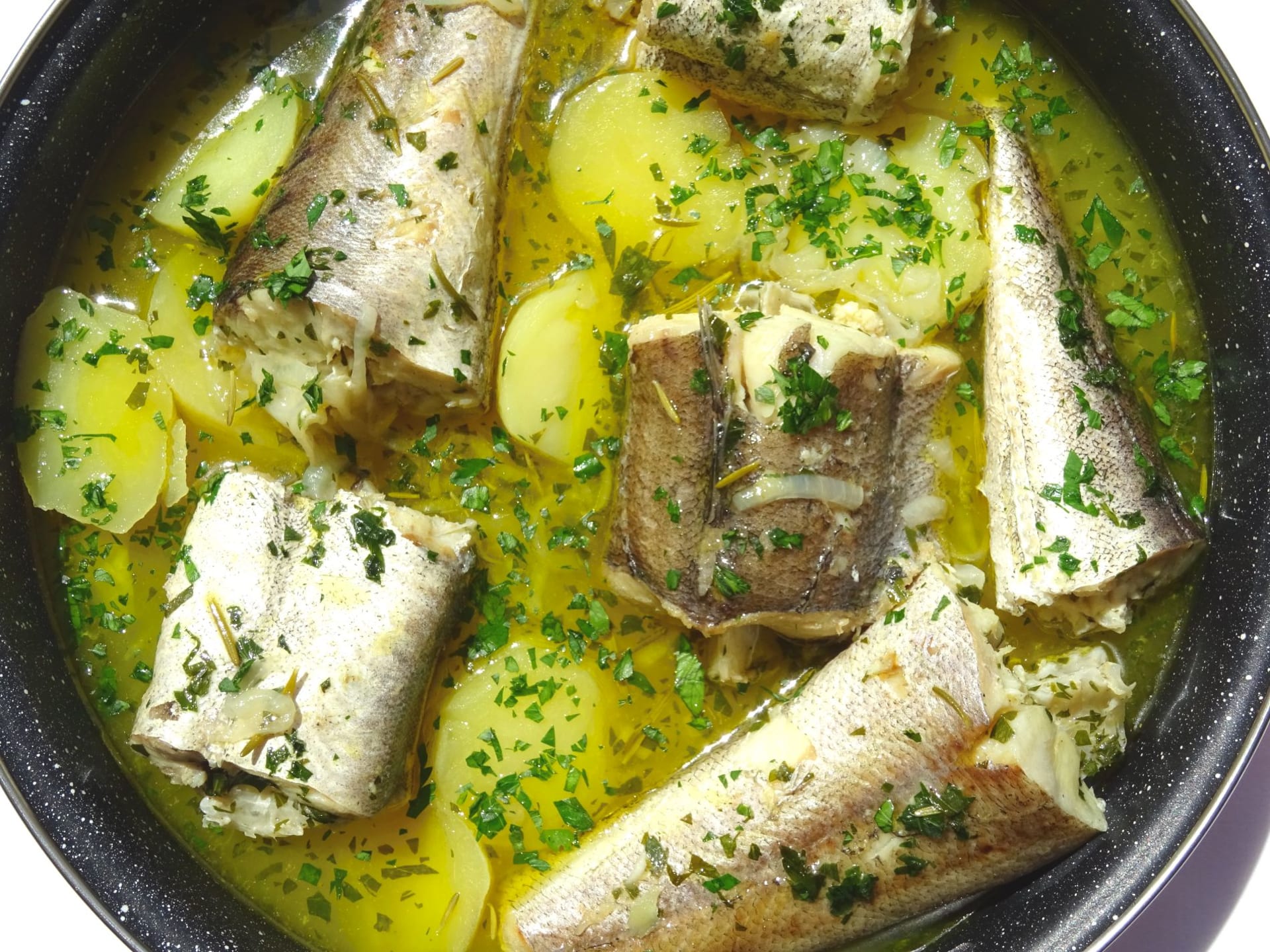 Hvarská gregada – rybí stew s bramborami, vínem a olivovým olejem