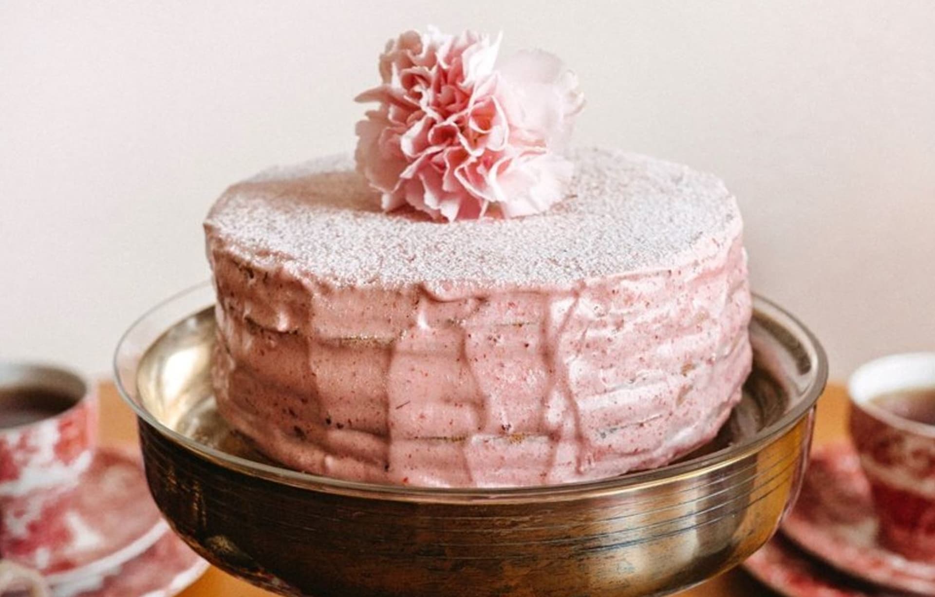 Růžový dort s rybízovým krémem