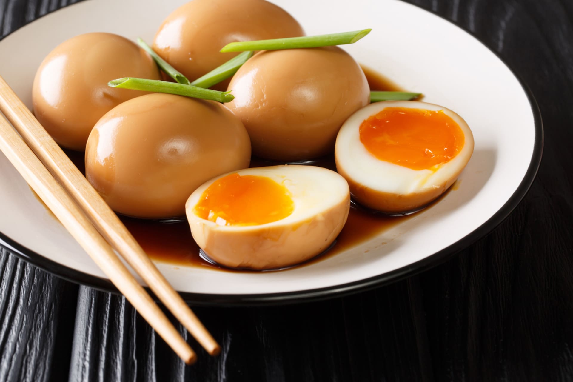 Maronovaná vejce chutnají báječně a jejich příprava je jednoduchá