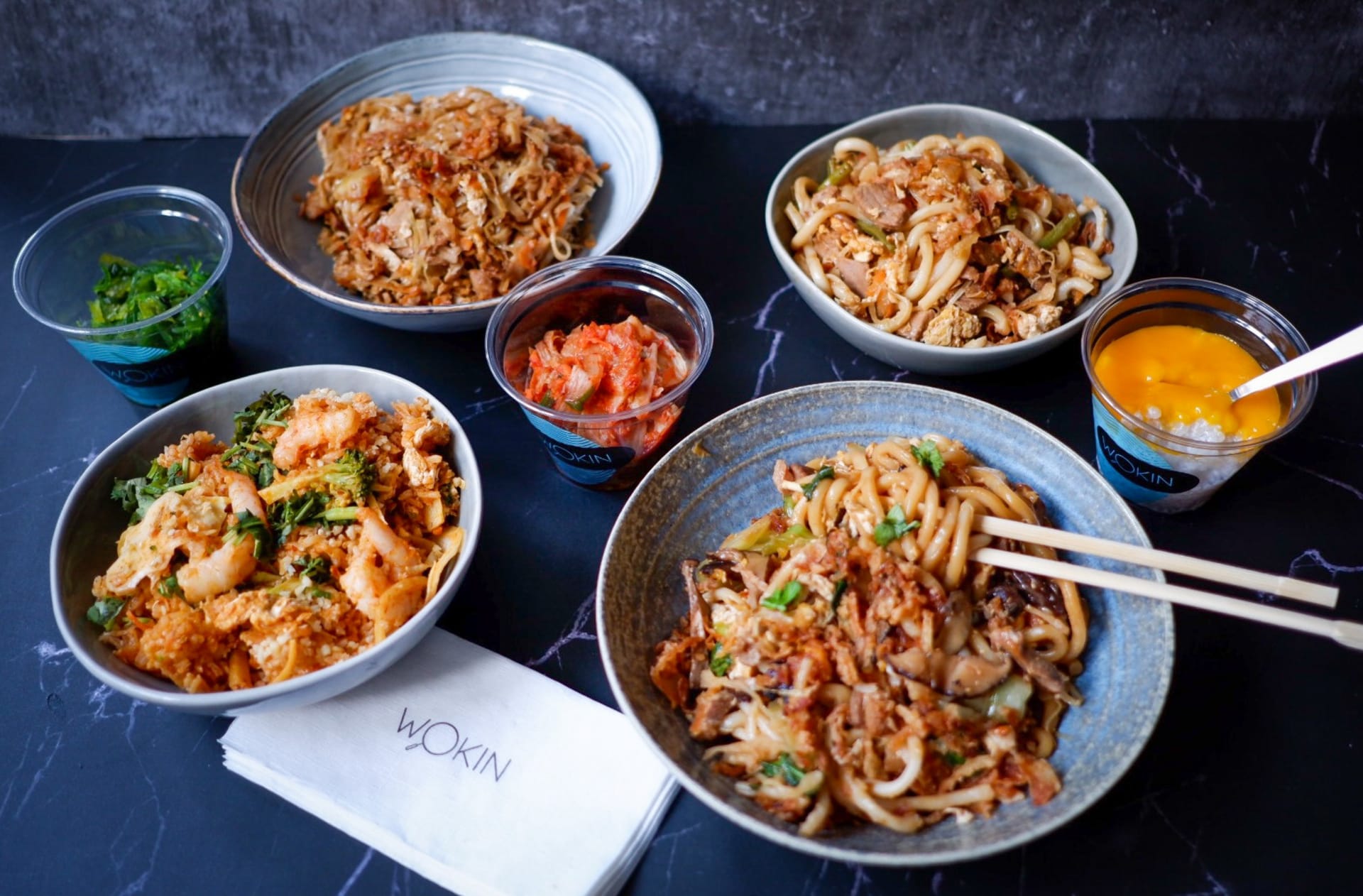 V asijském streetfood bistru WOKIN si můžete poskládat jídlo přesně podle vlastní chuti
