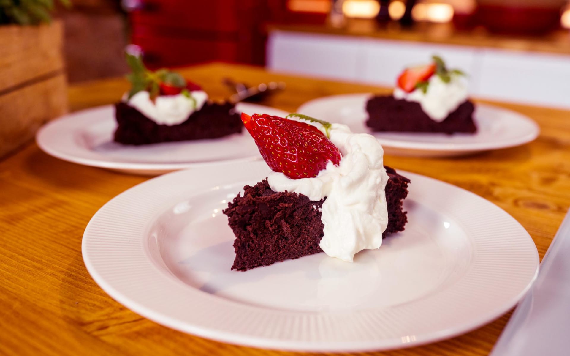 Sladké sousto, štěstí bez lepku: čokoládový dort s jahodami 2
