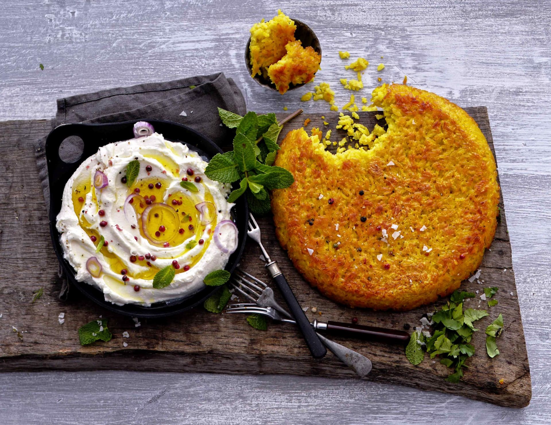 Tahdig – křupavá šafránová rýže a sýr labneh