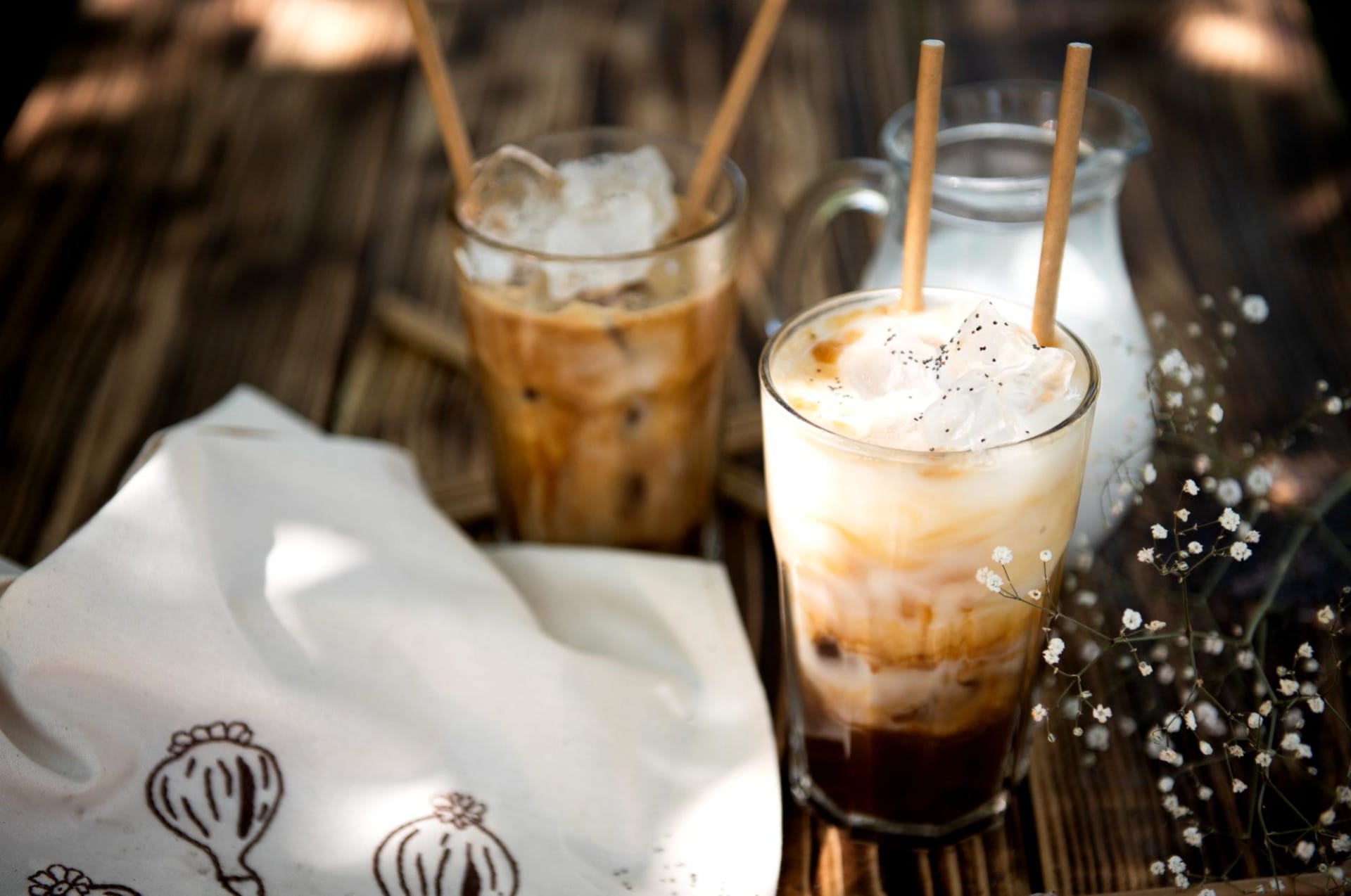 Osvěžující ledová káva s makovým mlékem