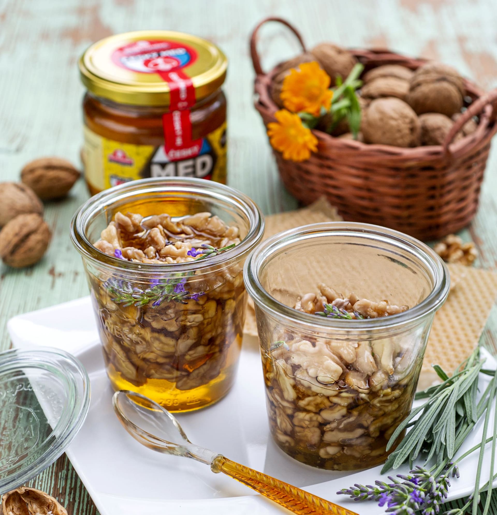 Nakládané vlašské ořechy v medu 2