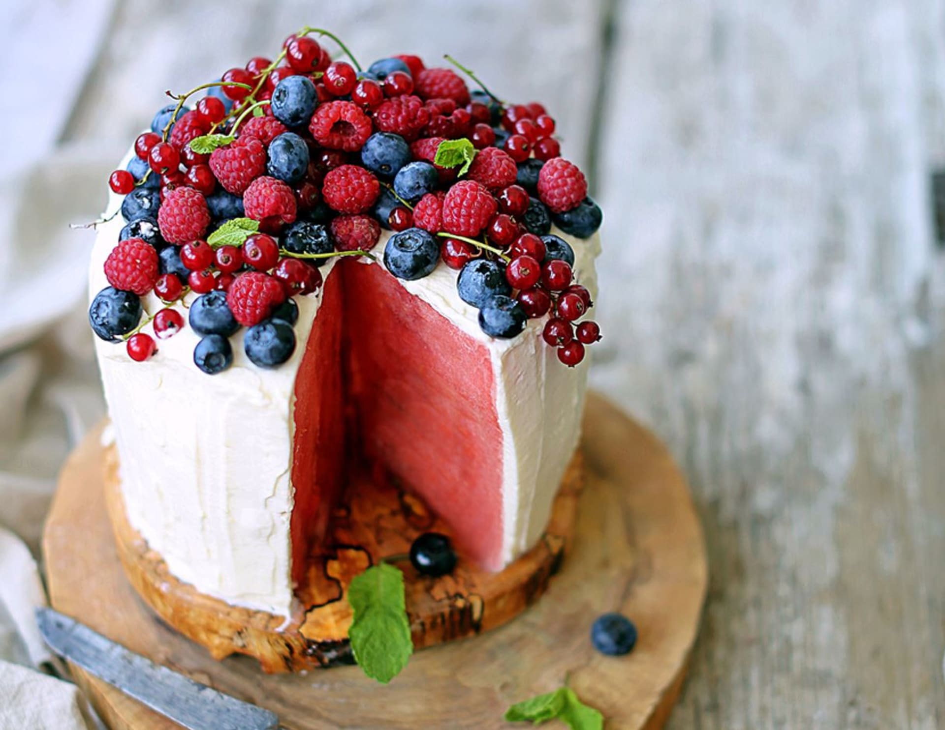 Pro větší překvapení, můžete melounový dort potáhnout krémem z mascarpone