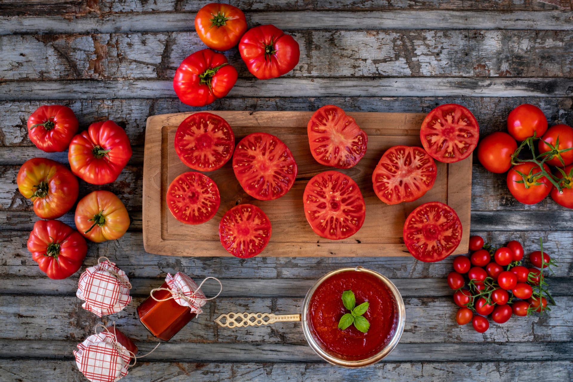 Domácí rajský protlak nejlépe uchová chuť a vůni zralých letních rajčat 2