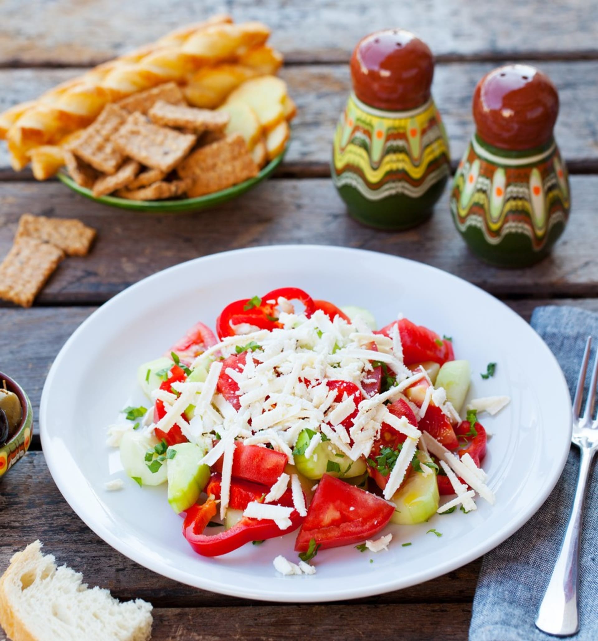 Šopský salát – autentický recept na bulharskou klasiku