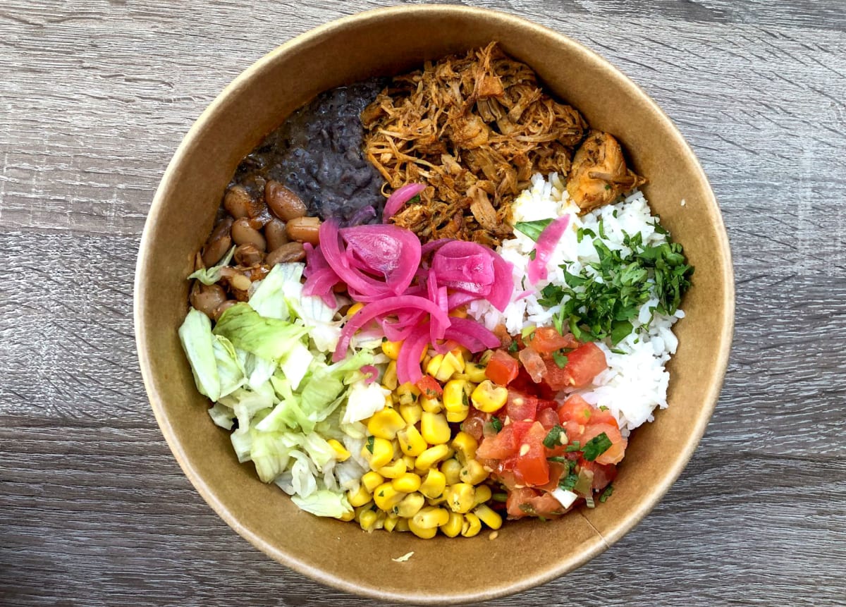 Mexický bowl s yucatánským vepřovým masem