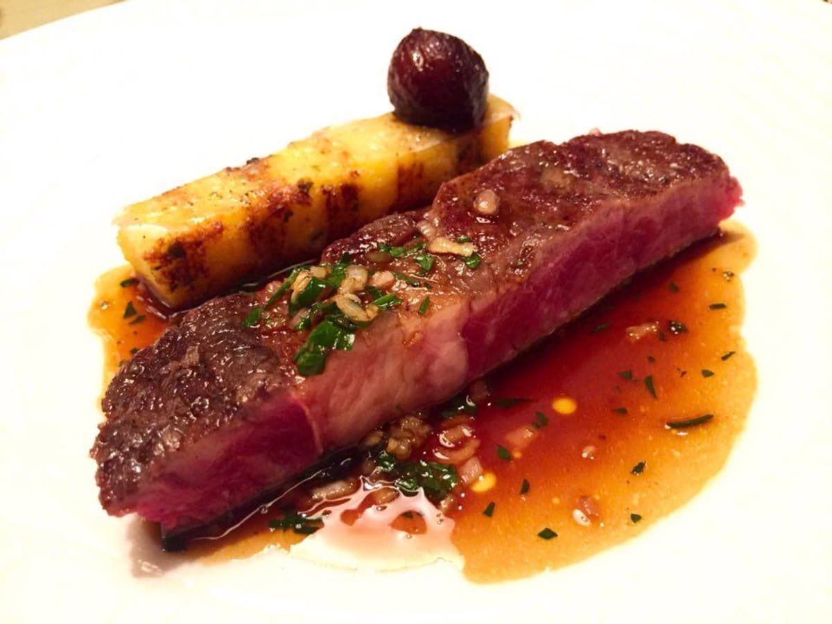 Rib-eye steak s křupavou polentou a italským lardo špekem
