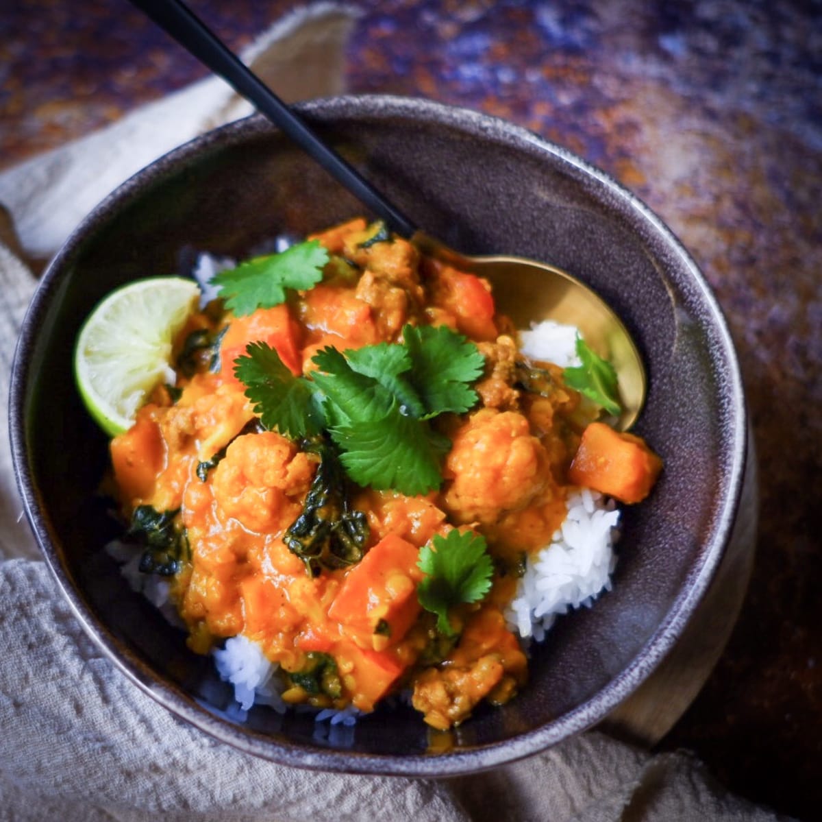 S Klárou v kuchyni: Indické curry z červené čočky s květákem a dýní