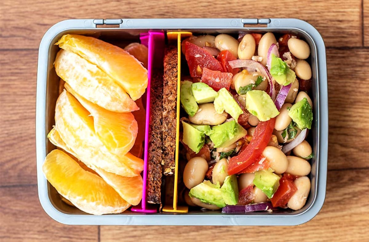 Oběd do krabičky: Fazolový salát s avokádem a tuňákem