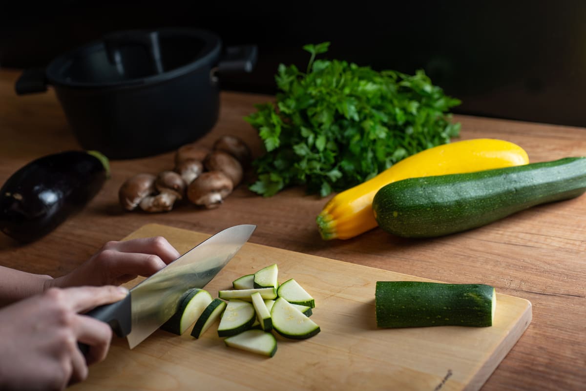 Velký kuchařský nůž by měl být základní výbavou každé kuchyně