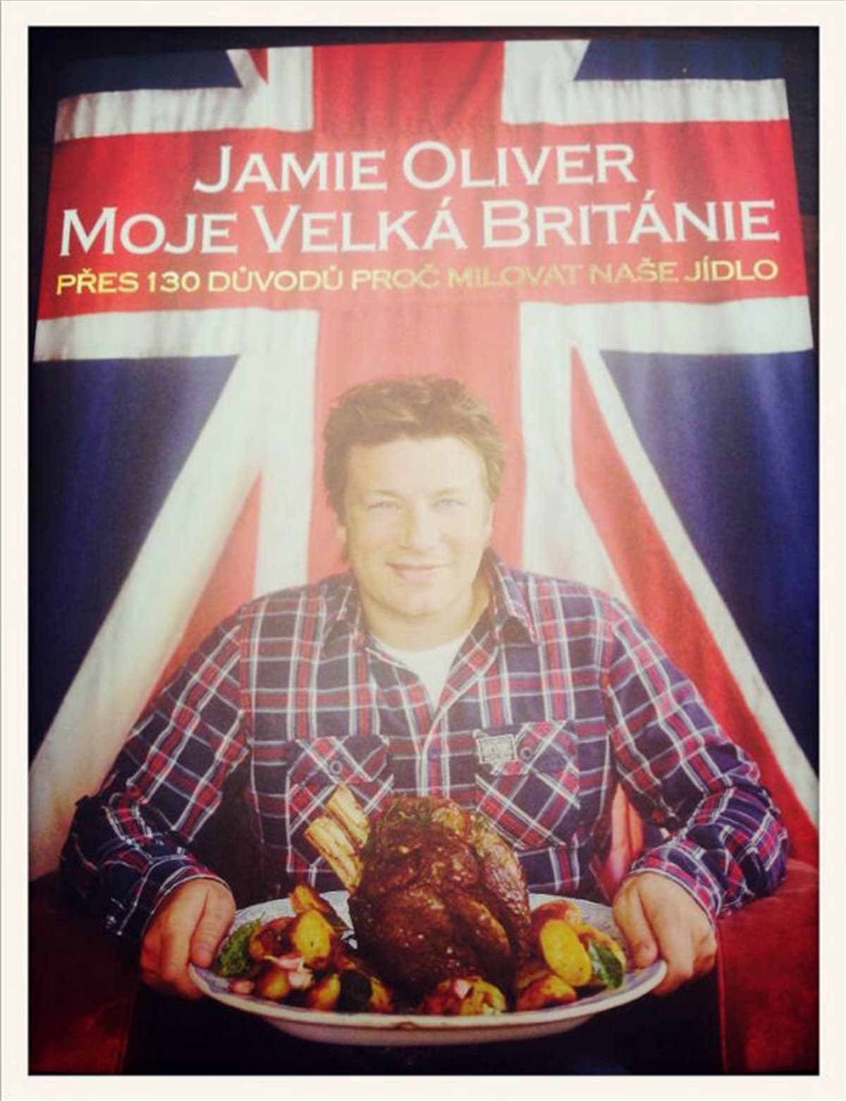 Kuchařka Jamieho Olivera podle které jsme vařili, je stále v prodeji a vážně stojí za to :)