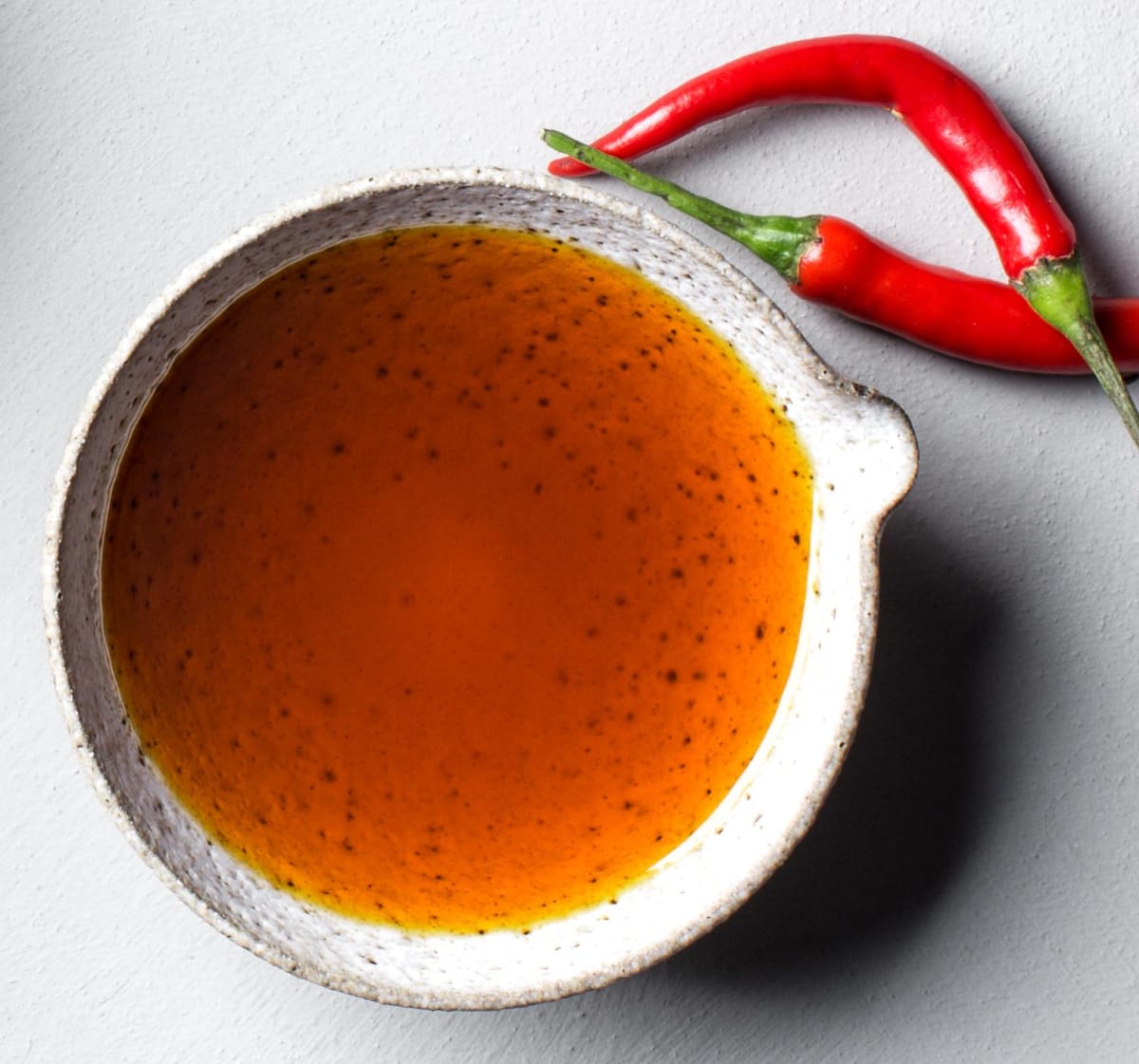 Domácí chilli olej s aromatickým kořením