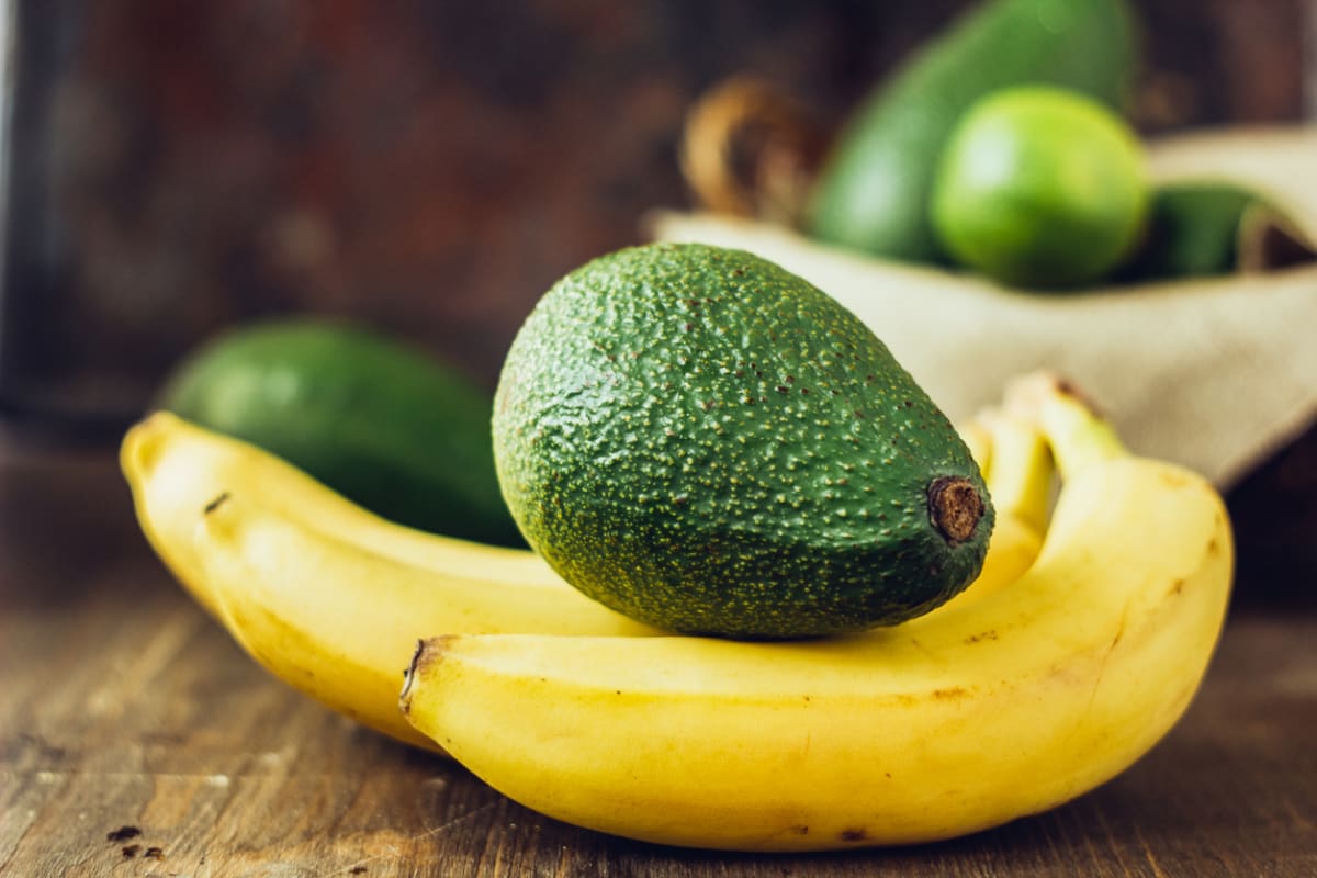 S dozráním avokáda vám snadno pomůže banán.