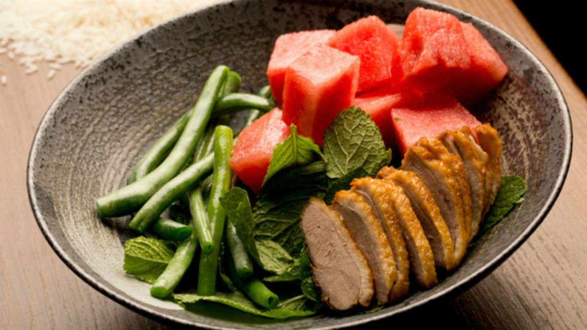 Čínský salát s kachnou, fazolkami a melounem