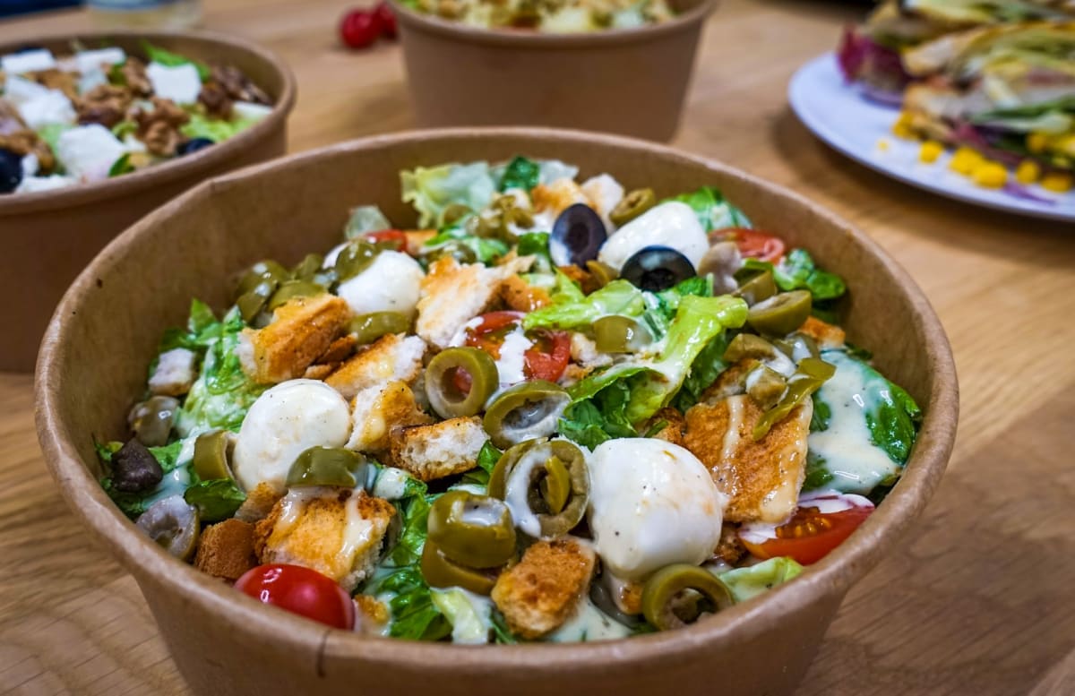 Italian Salad s mozzarellou a olivami