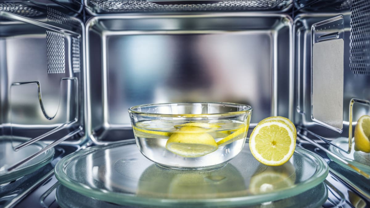 Citron si jednoduše poradí s vyčištěním mikrovlnky